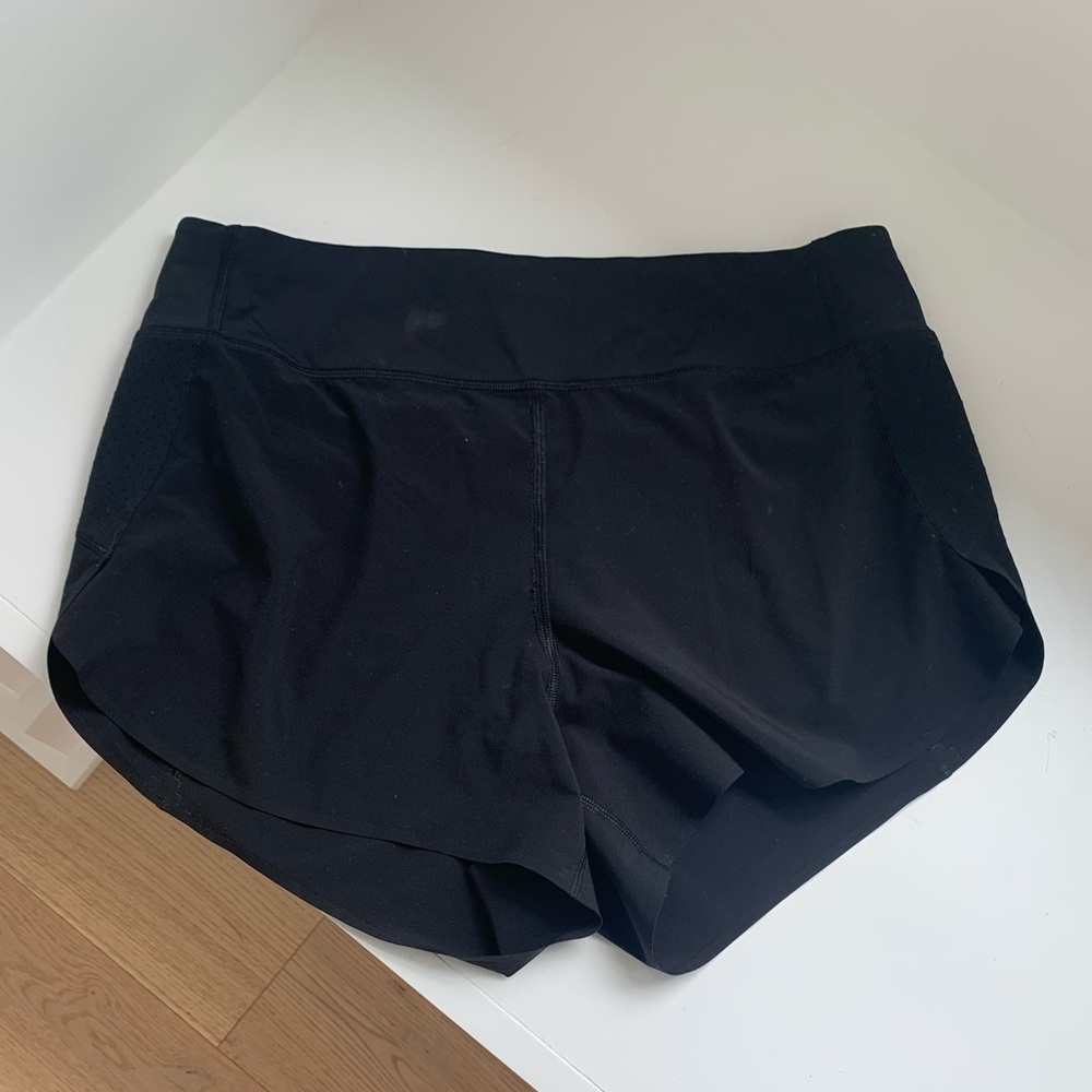 EUC Athleta Run With It shorts 3”